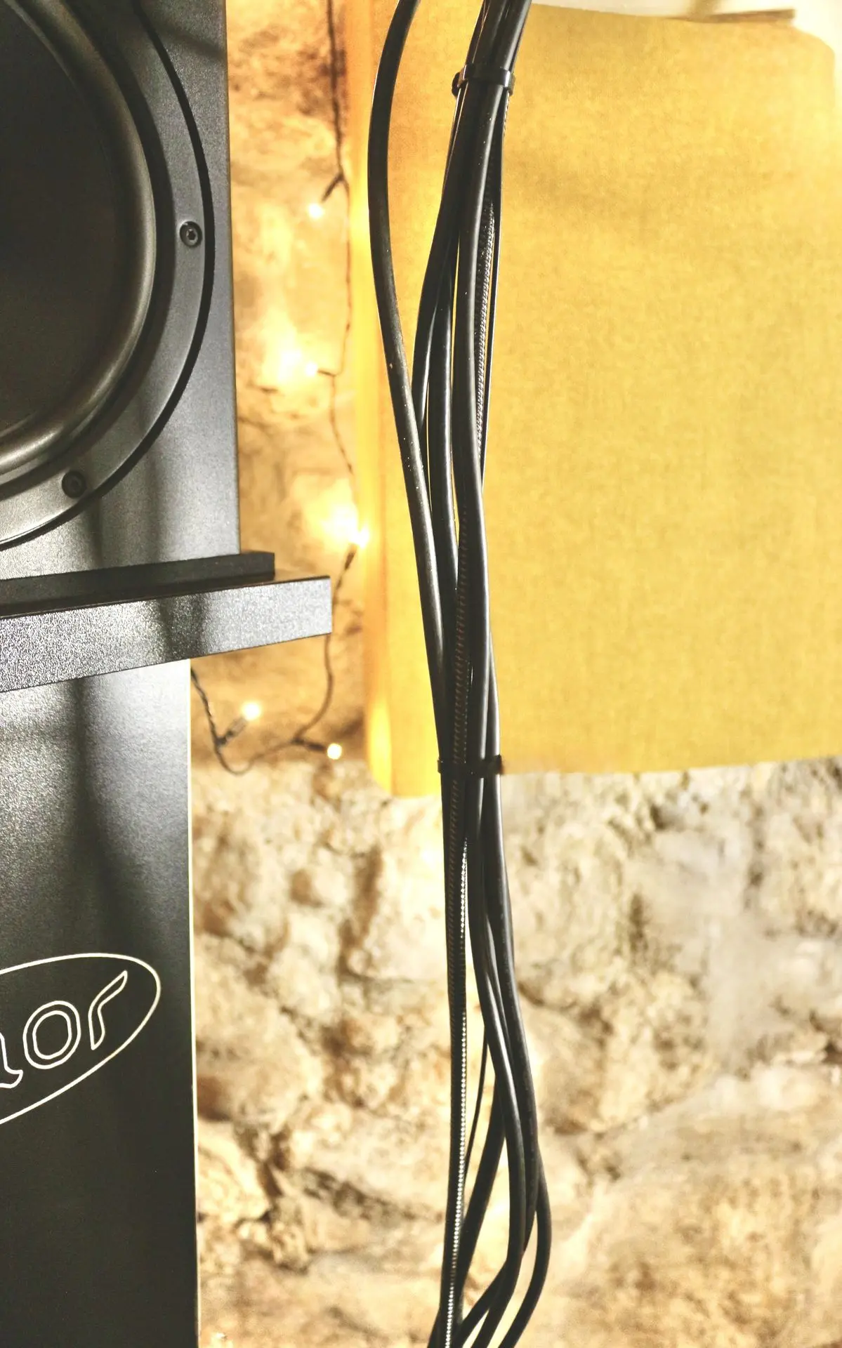 Voici une partie du cable management, je suis assez content du résultat ! Cable management part 2