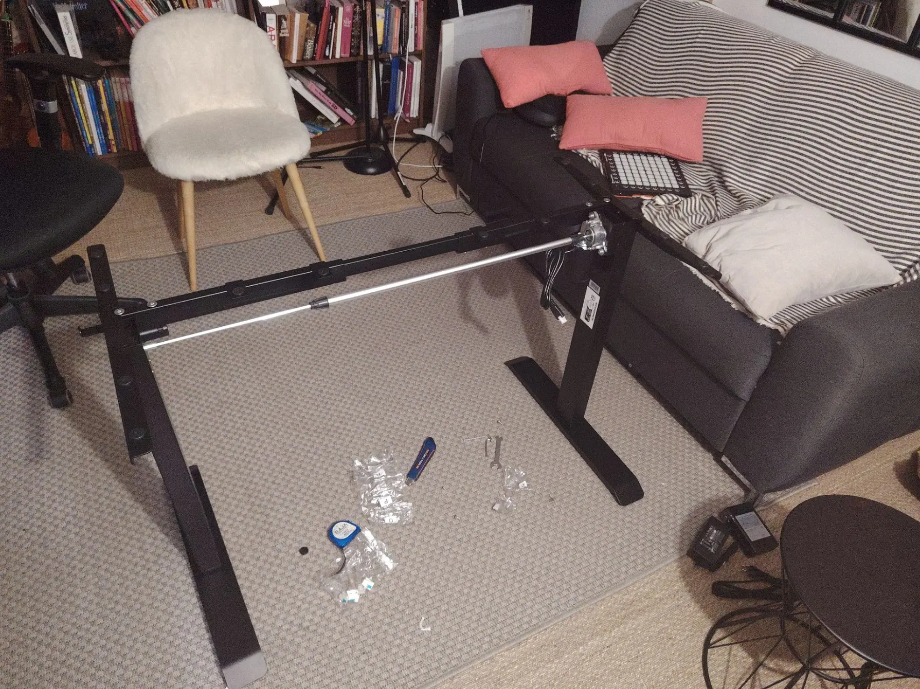 La base est montée, les pièces sont bien numérotées et les outils fournis suffisent. Le moteur est en place